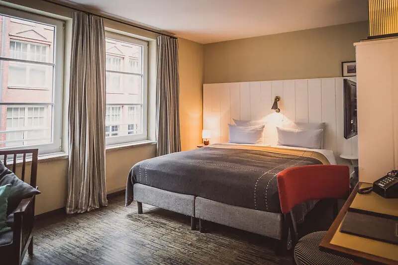 A bedroom with a bed and a desk.