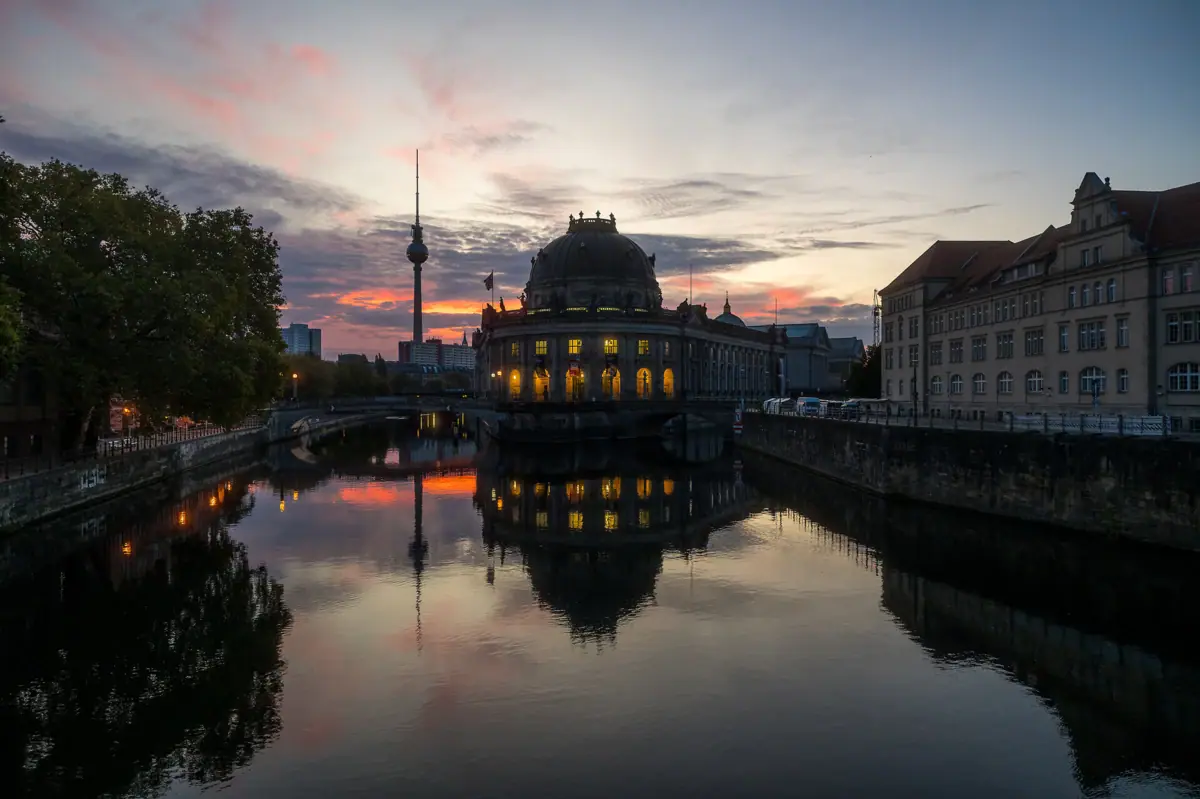 Evening cruise on the River Spree in Berlin An evening boat trip on the River Spree in Berlin.
