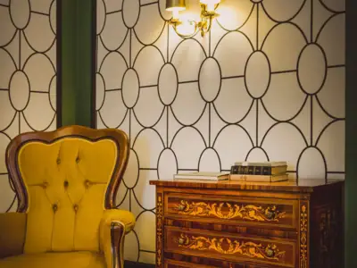 Coffee house flair and imperial splendour - Vienna invites you to dream.From just xx€ p. p. incl. breakfast Large building with people walking along the pavement.