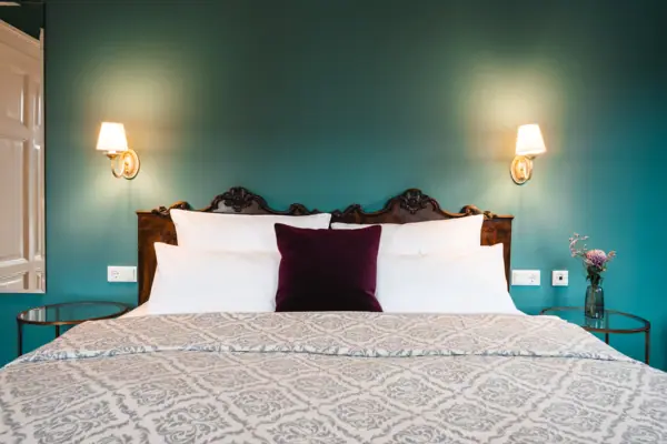 HENRI Room, Kitzbühel A bed with pillows and a duvet.