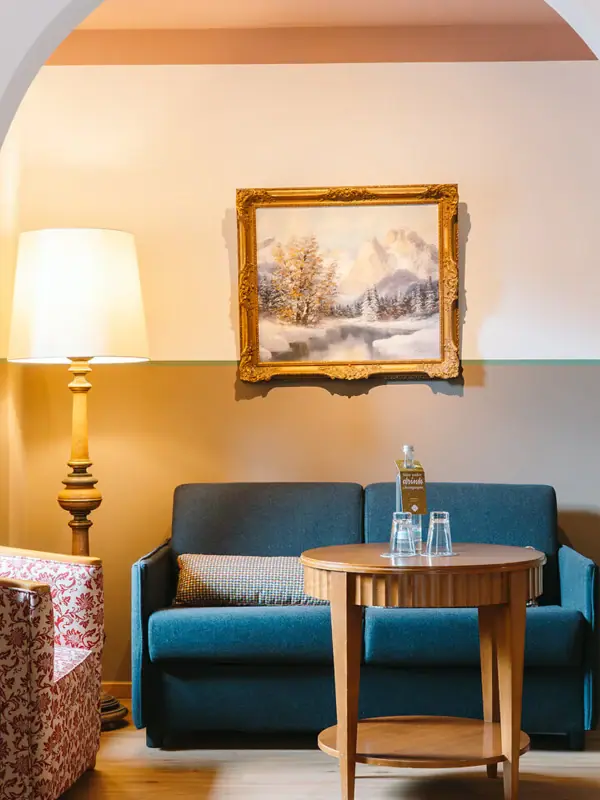 A room with a sofa and a coffee table.