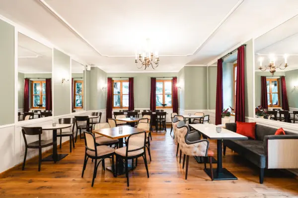 A room with tables and chairs.