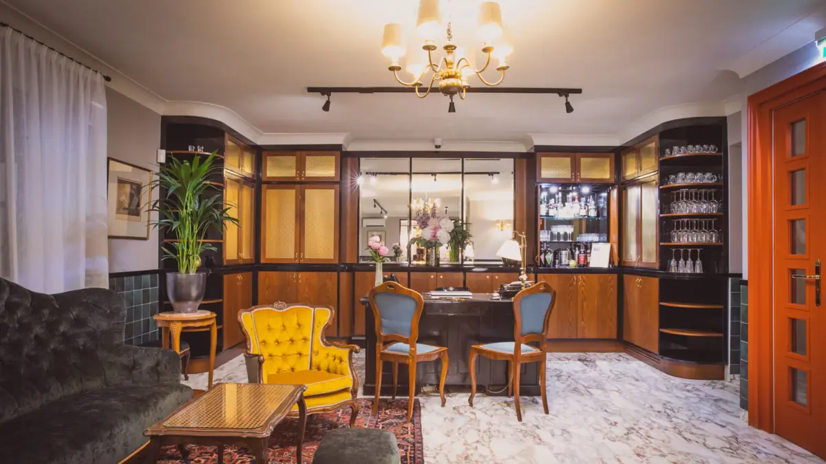 A room with a table and chairs.