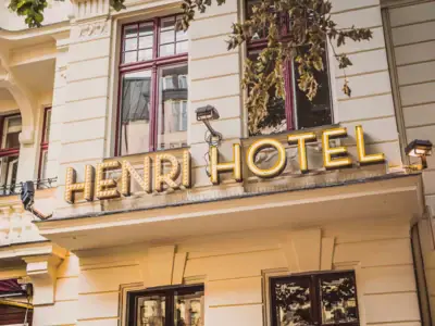 Illuminated lettering Henri Hotel Berlin by day