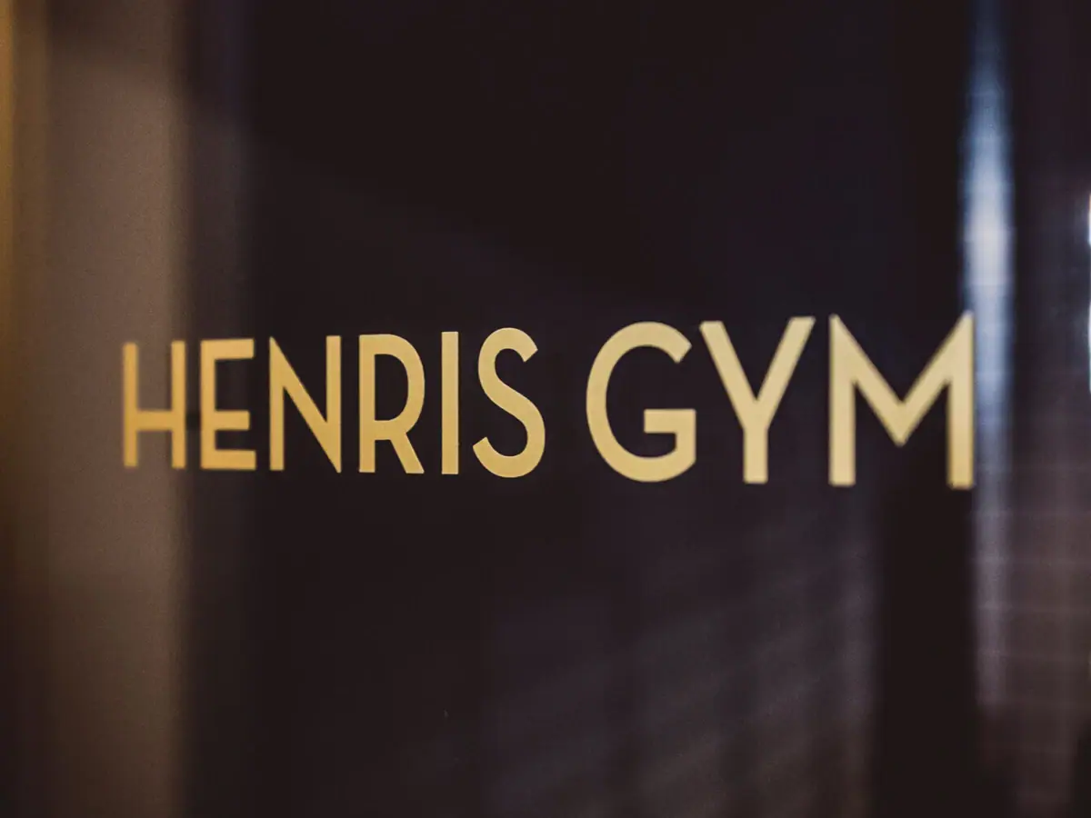 HENRIS Gym lettering