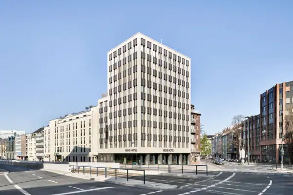 HENRI Düsseldorf A large building with lots of windows in an urban setting.