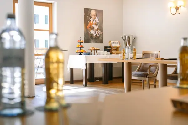 A table with food and drinks on it.