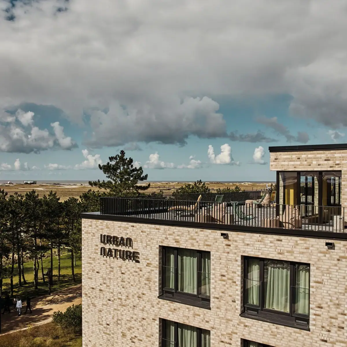 A building with a balcony overlooking a beach.