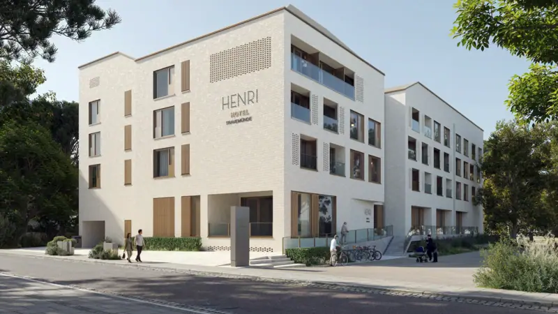 The HENRI Travemünde from the street