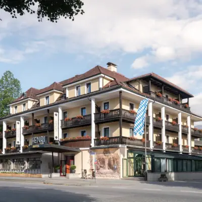 A building with lots of balconies.