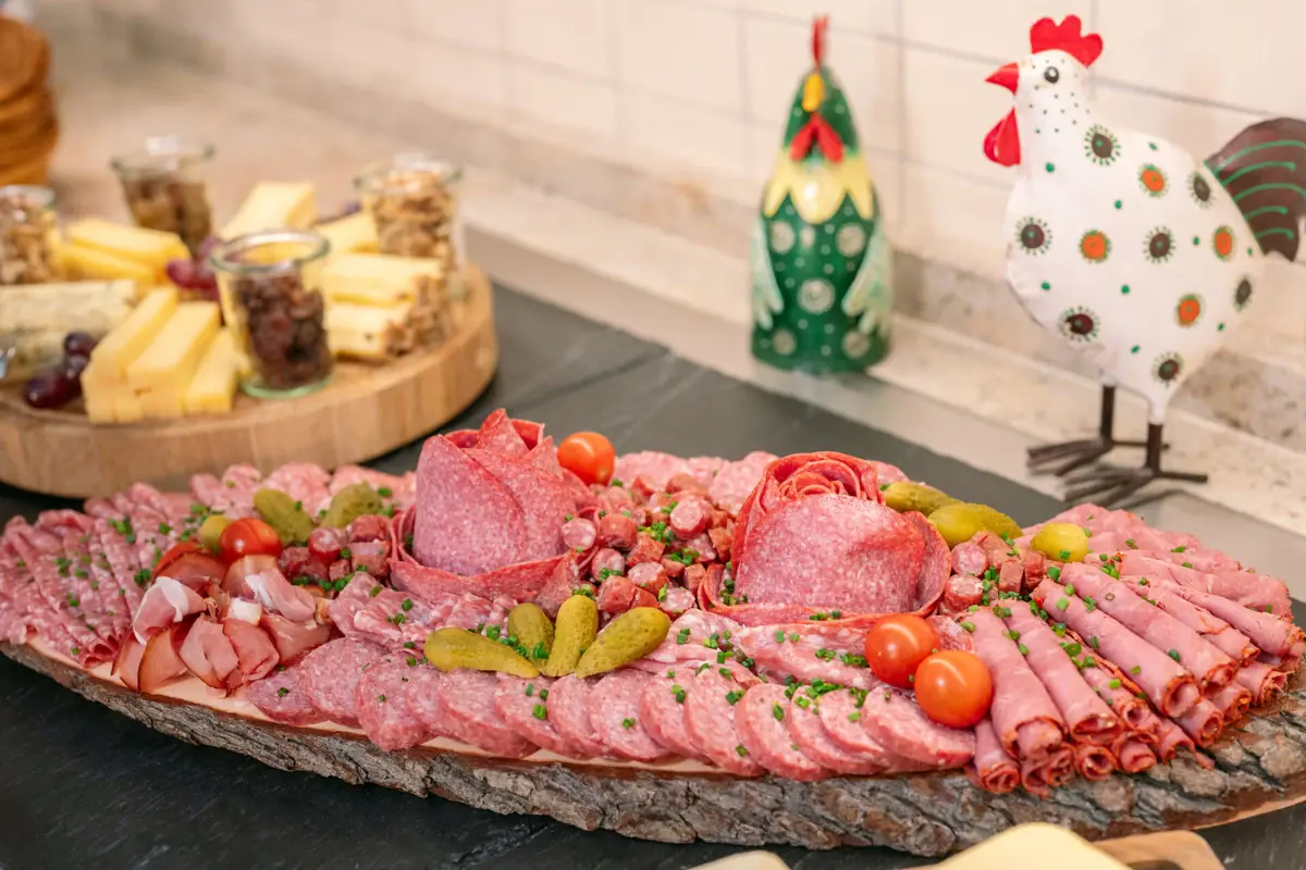 A platter of meat and vegetables.