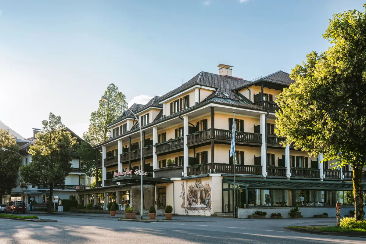 The HENRI Hotel in Garmisch-Partenkirchen with many balconies.
