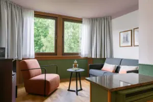 Living room with a sofa and a table.