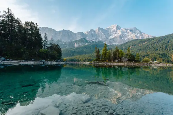 Lake Eibsee with trees and mountains in the background