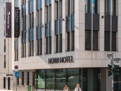 Between Rhine culture and vibrant city life - Düsseldorf sets the tone.From just € XX p. p. incl. breakfast City view with a high tower and a body of water at sunset.