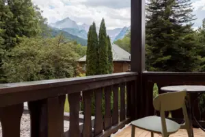 Balcony with a view of the mountains and trees
