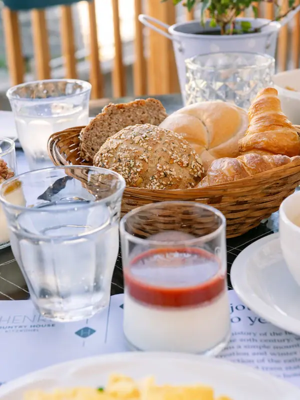 A table with food and drinks on it.