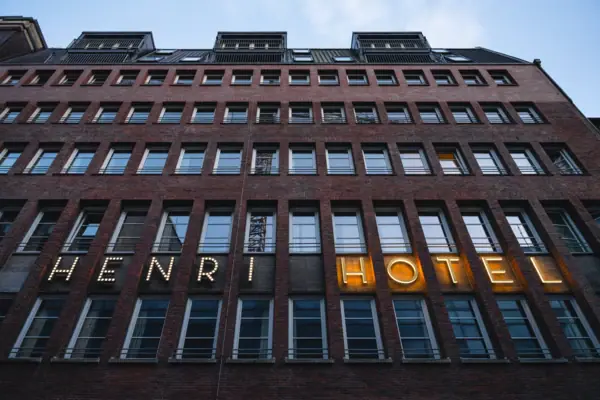 HENRI Hotel Hamburg – Exterior view Brick façade of the Hotel HENRI in Hamburg