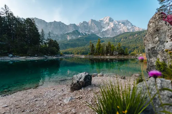 Lake Eibsee with trees and mountains in the background