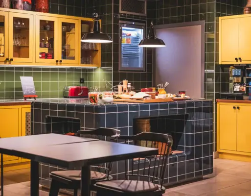 Kitchen with yellow cupboards and a worktop