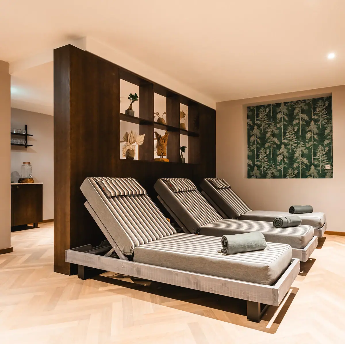 A room with armchairs and an interior wall.