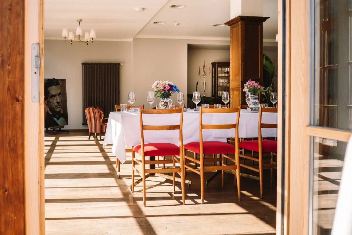 Dining room with tables and chairs