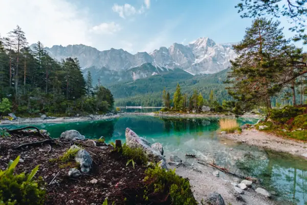 A lake surrounded by trees and mountains.
